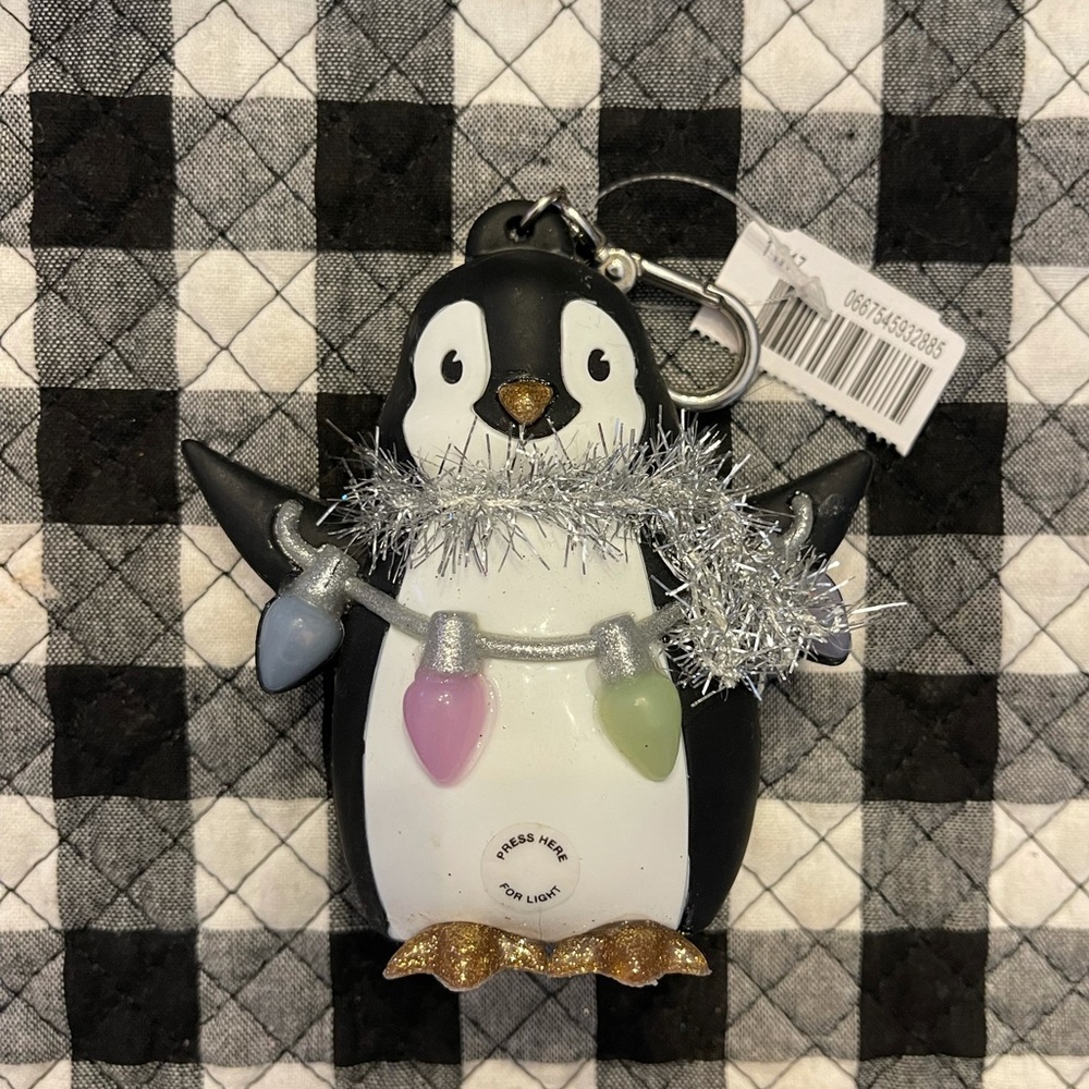 Bath & Body Works - NWT / Penguin Pocketbac Sanitizer Holder 🐧